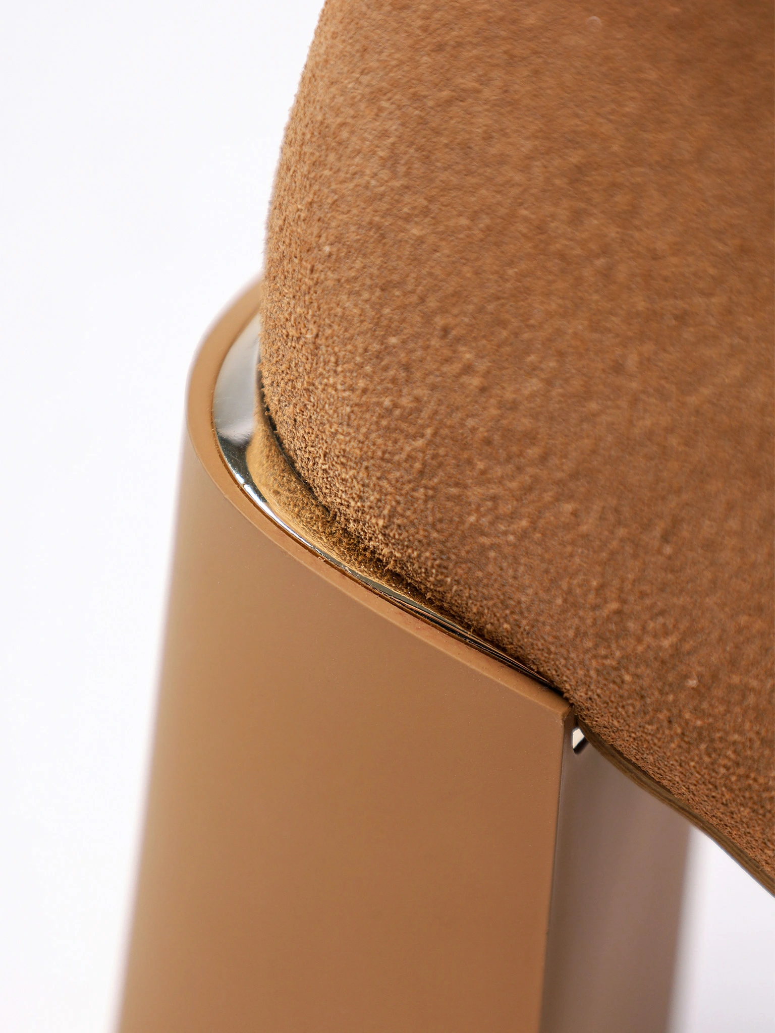 Сапоги коричневого цвета на высоком каблуке